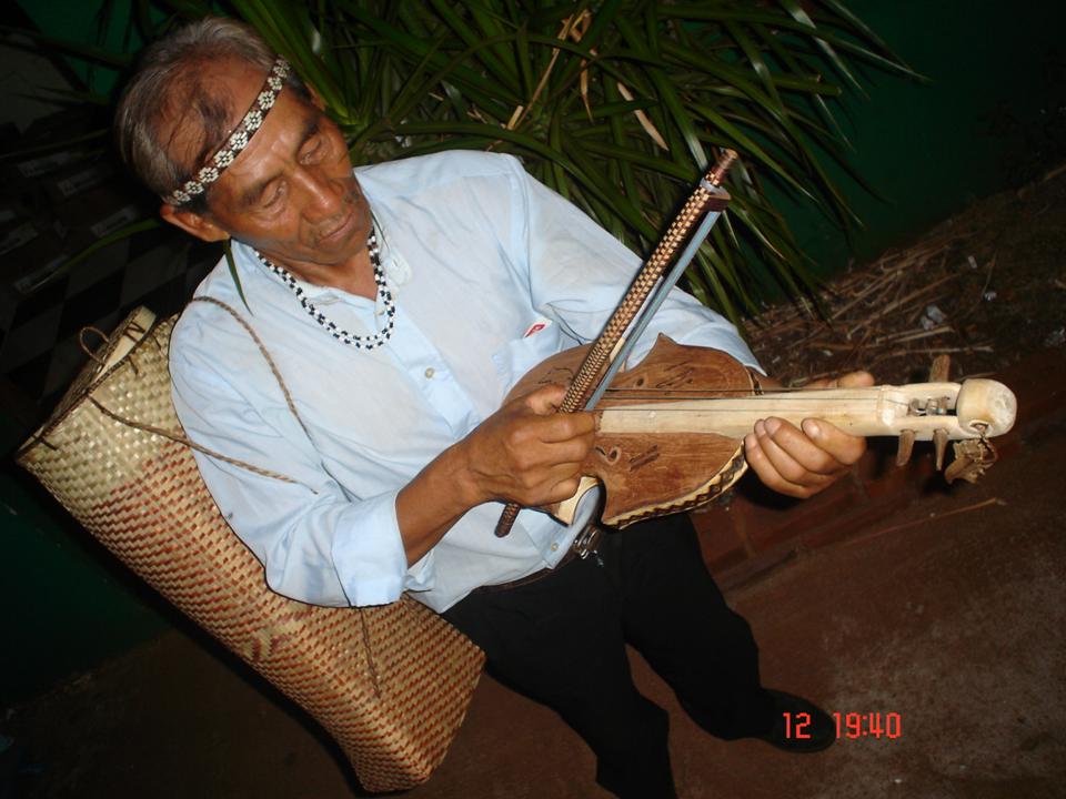 El canto y los instrumentos guaraníes
